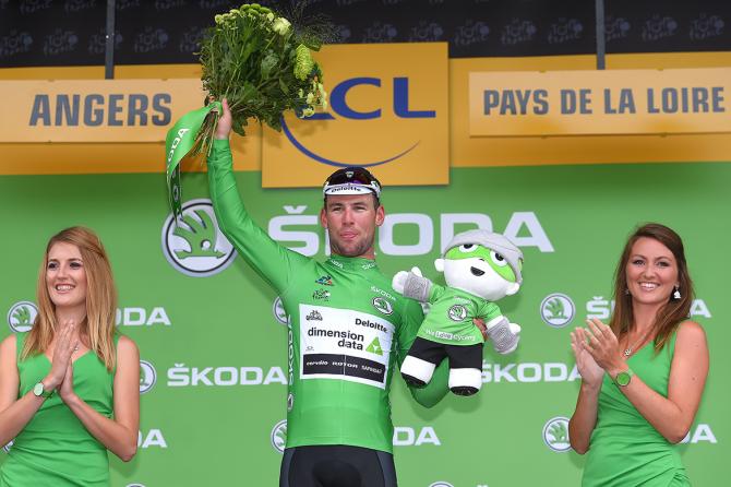 Cavendish recebendo a camisa de líder por pontos