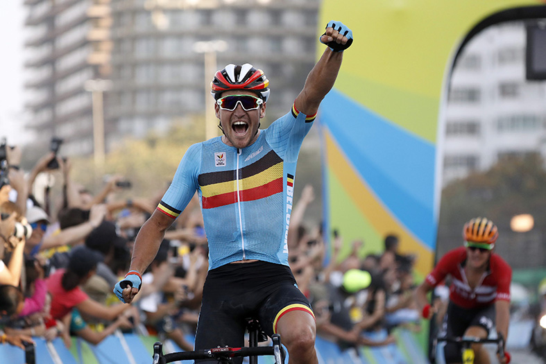 epa05459411 Greg van Avermaet of Belgium celebrates winning the men's Road Cycling race of the Rio 2016 Olympic Games in Rio de Janeiro, Brazil, 06 August 2016.  EPA/JAVIER ETXEZARRETA