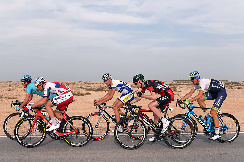 Revezamento durante etapa do Tour of Qatar (Tim De Waele | TDWsport.com)