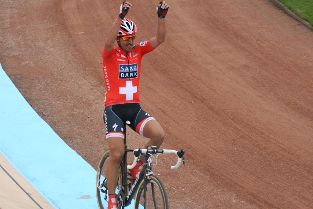 1280px-cancellara_roubaix_2010_2