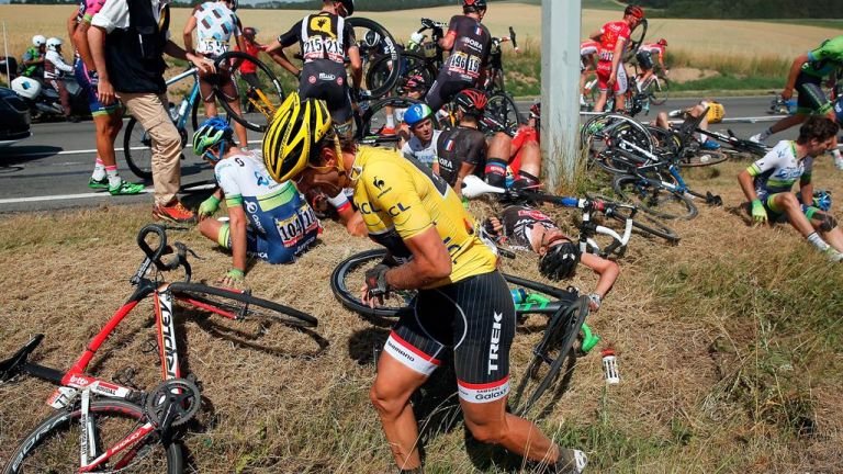 fabian-cancellara-tour-de-france-stage-three-crash_3322411